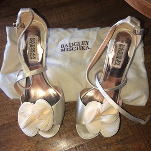 Badgley Mischka bridal heels with bag, size 5.5M